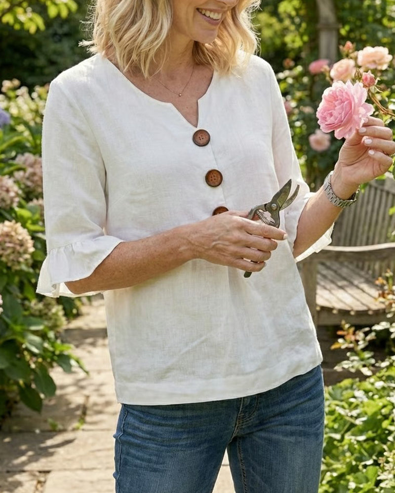 Sofía | Blusa de algodón-lino lisa con botones de madera y volantes
