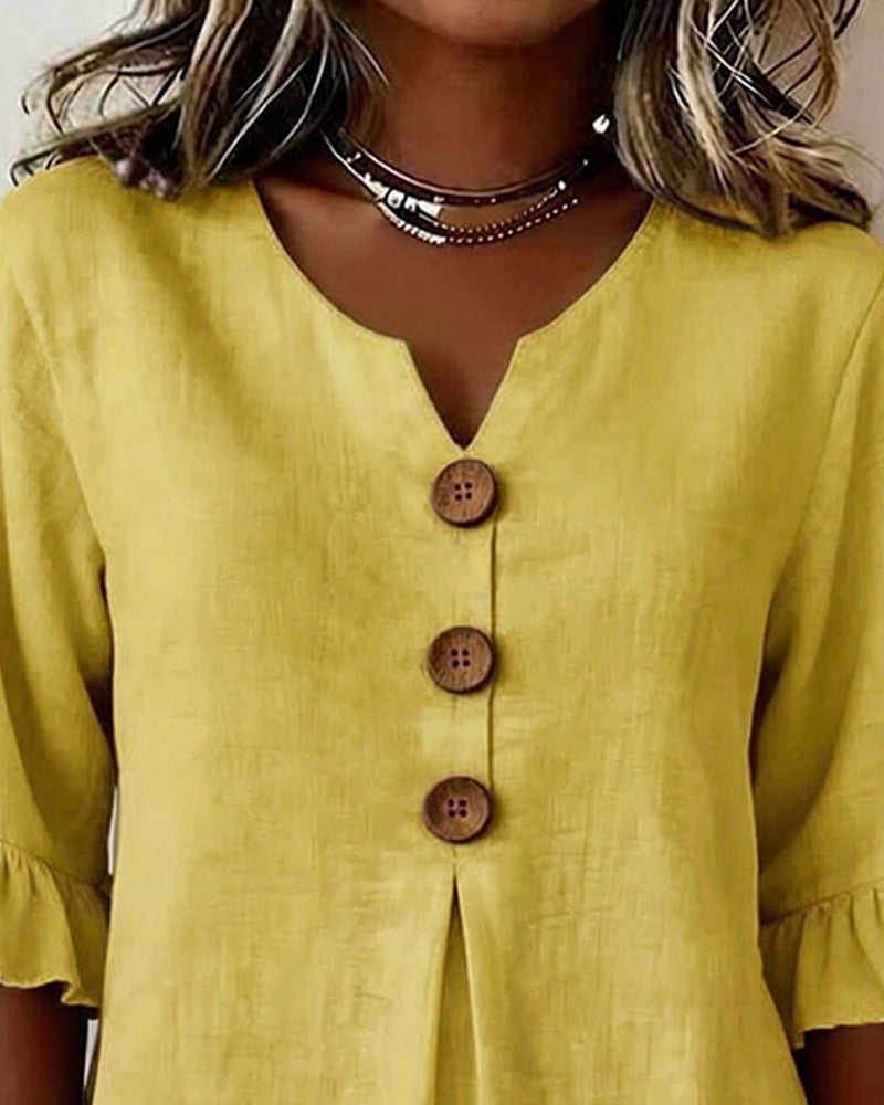 Sofía | Blusa de algodón-lino lisa con botones de madera y volantes
