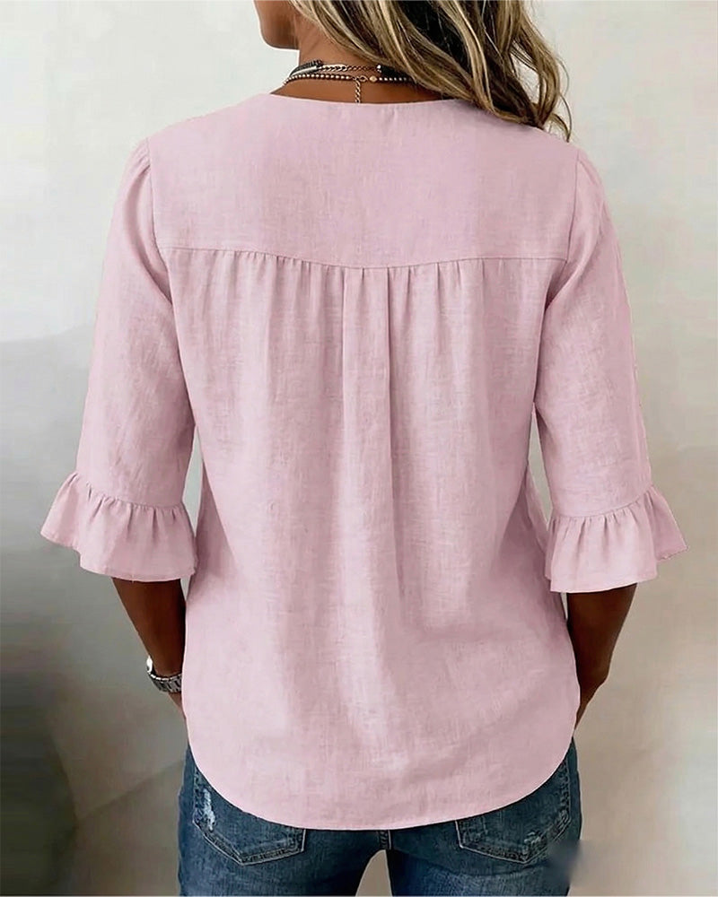 Sofía | Blusa de algodón-lino lisa con botones de madera y volantes