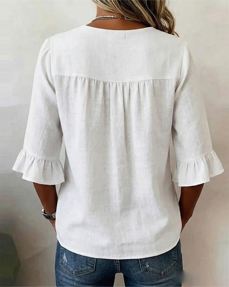 Sofía | Blusa de algodón-lino lisa con botones de madera y volantes
