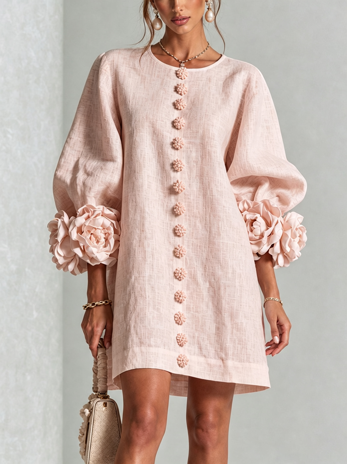 Elsa | Mini vestido blanco con rosas en los puños