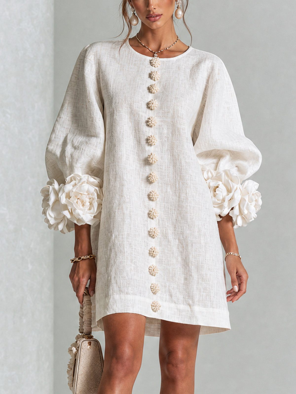 Elsa | Mini vestido blanco con rosas en los puños