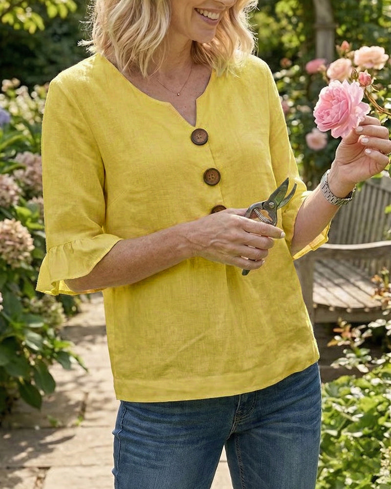 Sofía | Blusa de algodón-lino lisa con botones de madera y volantes