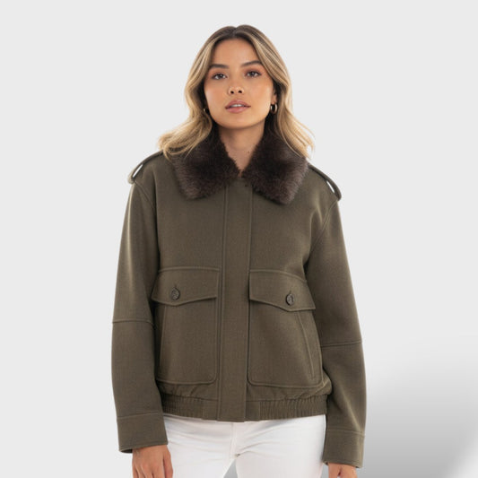 Mónica | Abrigo casual con cuello desmontable